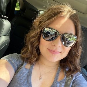 Meet your Posher, Renee